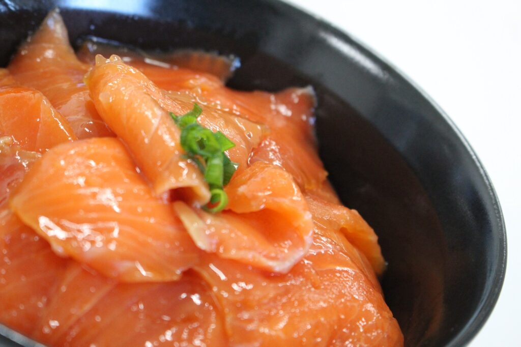 どんぶり用漬けサーモン
